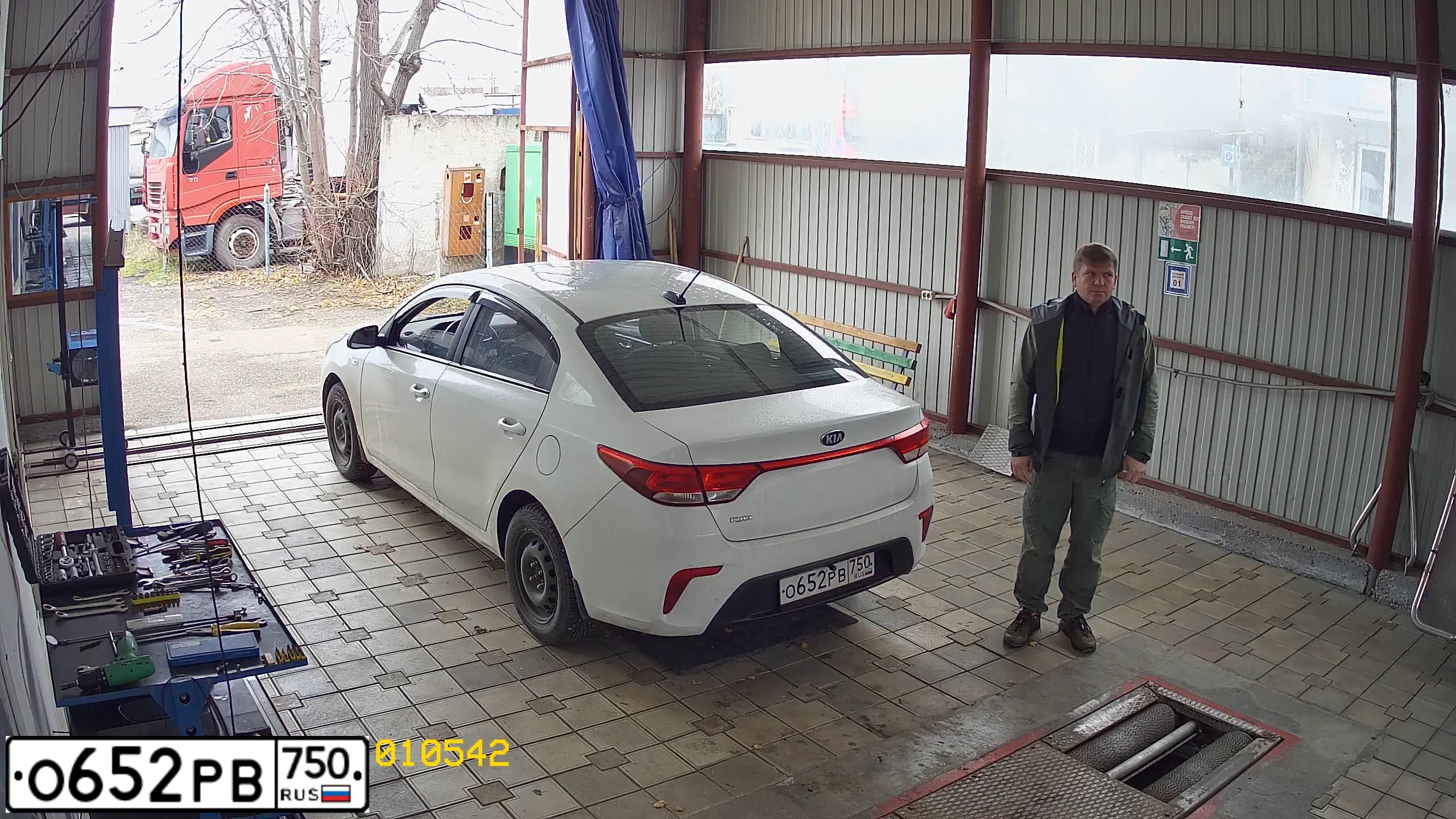 Фото автомобиля KIA RIO, 2017 — госномер К922СВ193. Цвет: БЕЛЫЙ