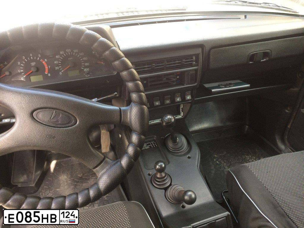 Фото автомобиля LADA 2121 NIVA, 2015 — госномер У315НТ124. Цвет: ЯРКО-БЕЛЫЙ