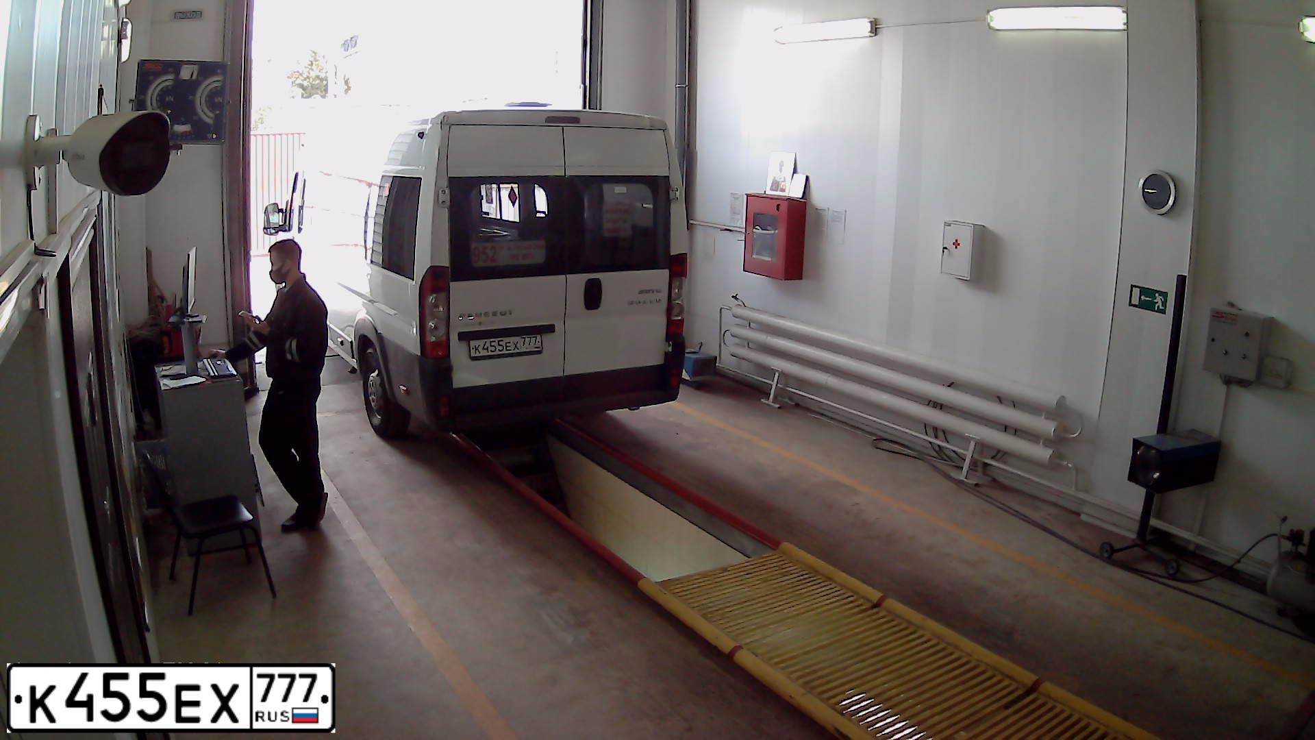 Фото автомобиля PEUGEOT BOXER, 2014 — госномер У694УС69. Цвет: Белый