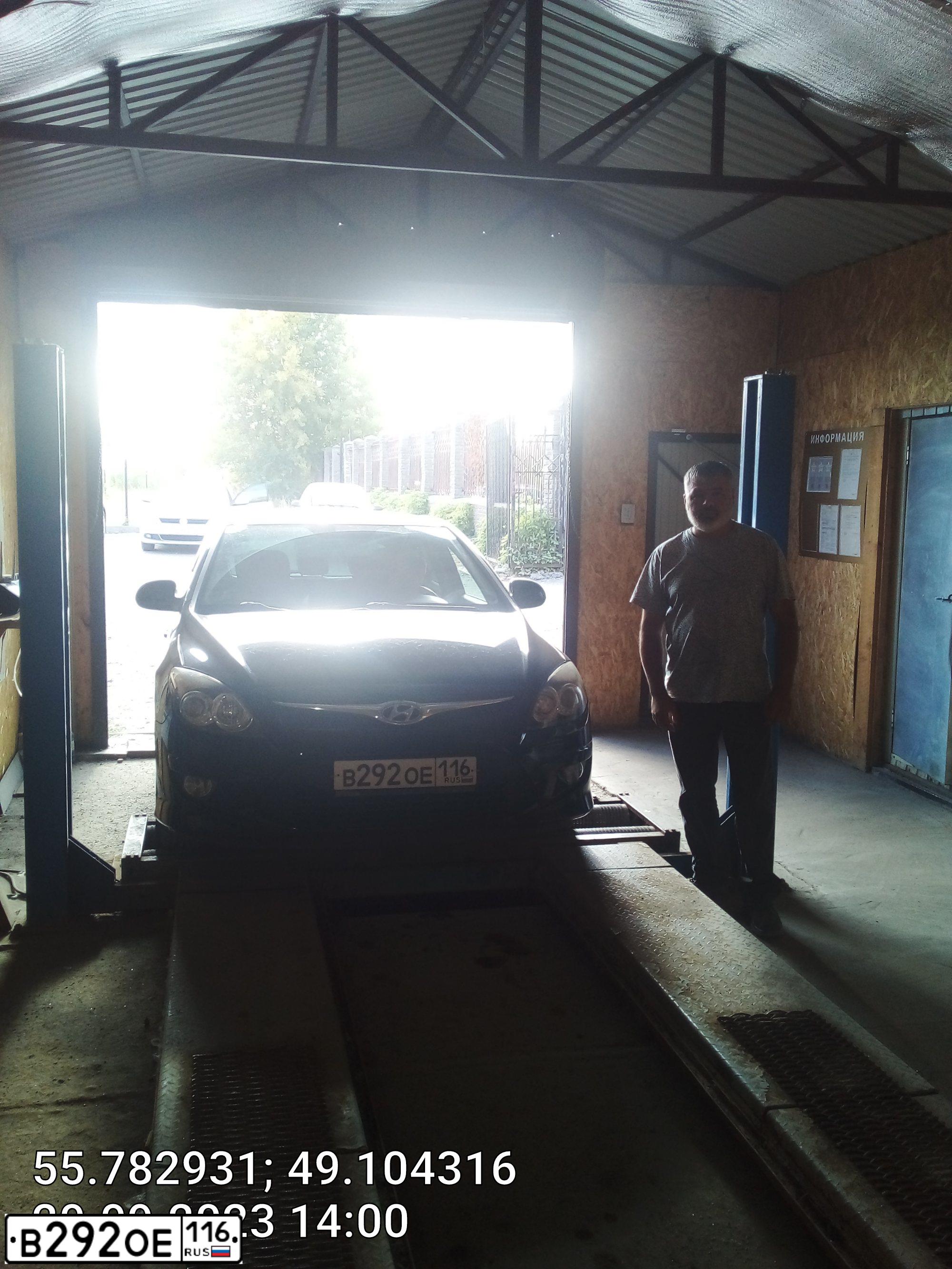 Фото автомобиля HYUNDAI I30, 2010 — госномер В292ОЕ116. Цвет: ЧЕРНЫЙ