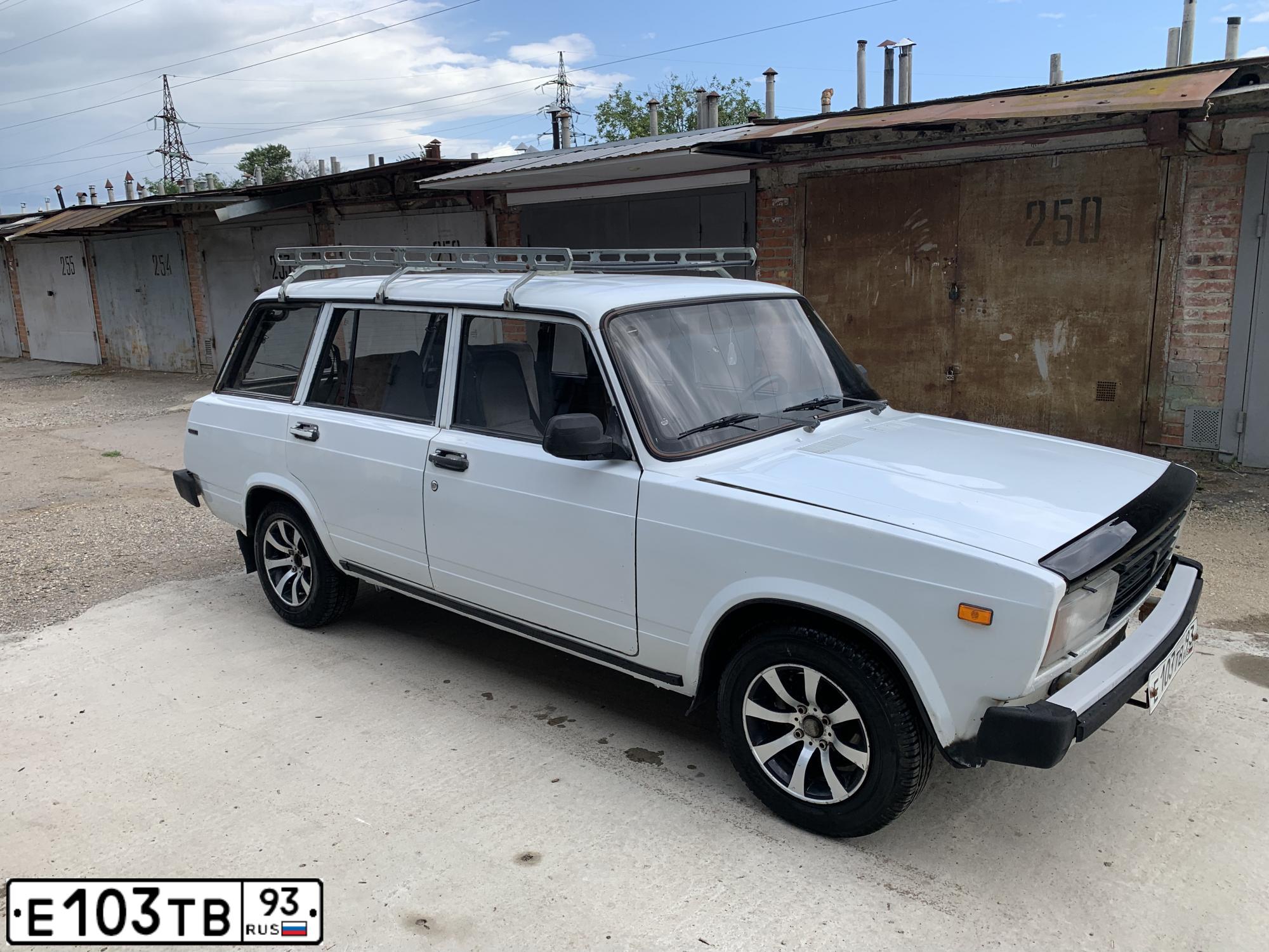 Фото автомобиля LADA 2104, 2002 — госномер Е103ТВ93. Цвет: БЕЛЫЙ