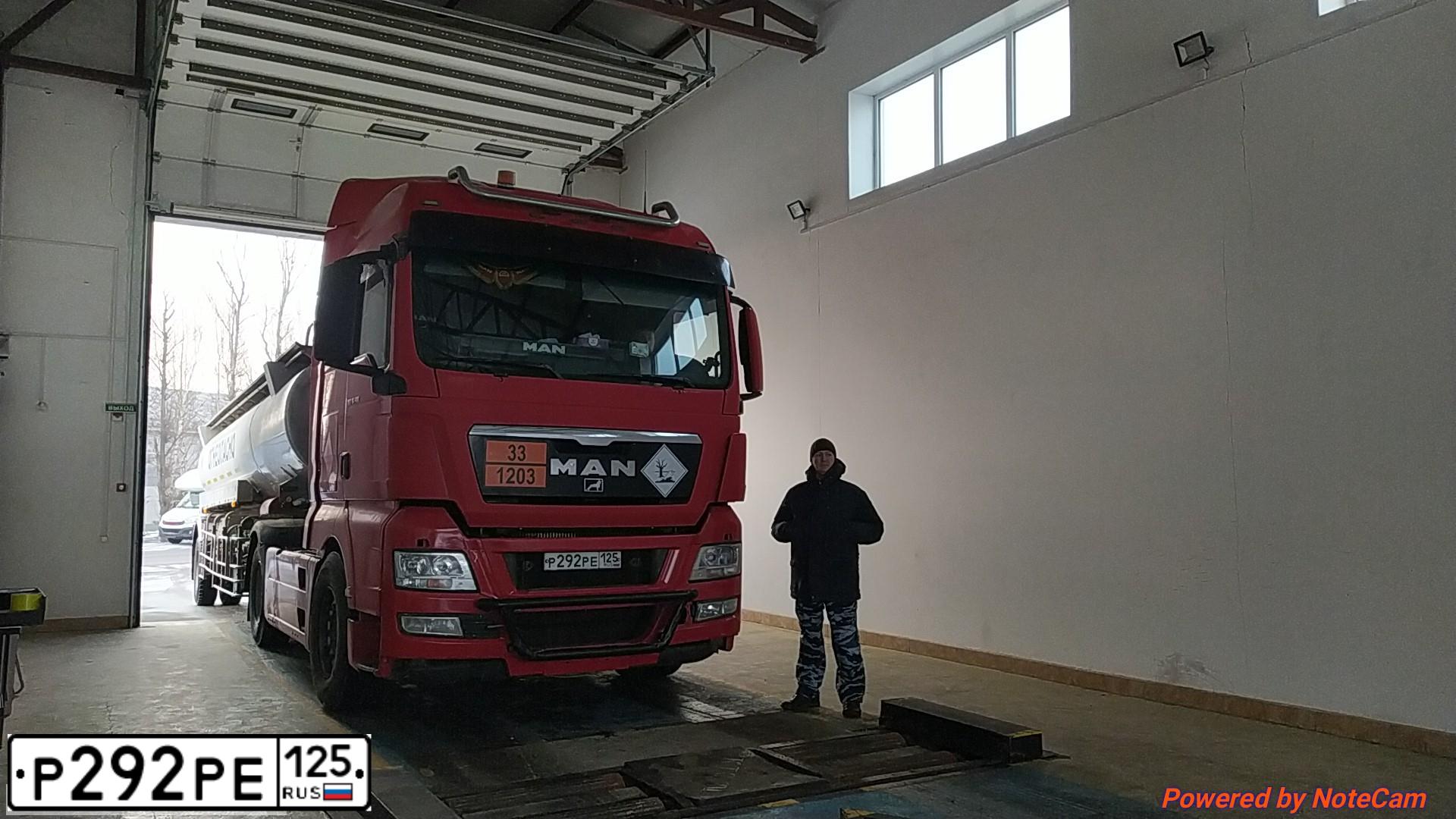Фото автомобиля MAN TGS 19.XXX /4X2/, 2010 — госномер Р292РЕ125. Цвет: Красный