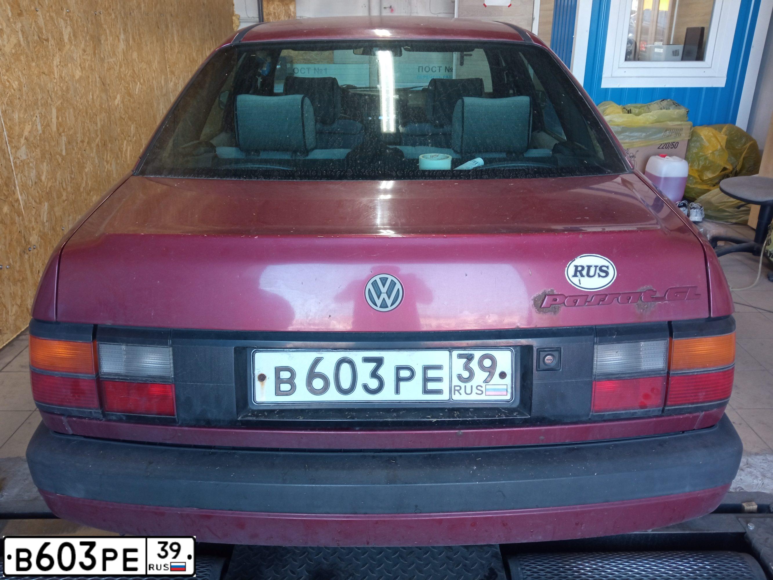 Фото автомобиля VOLKSWAGEN PASSAT, 1988 — госномер В603РЕ39. Цвет: КРАСНЫЙ