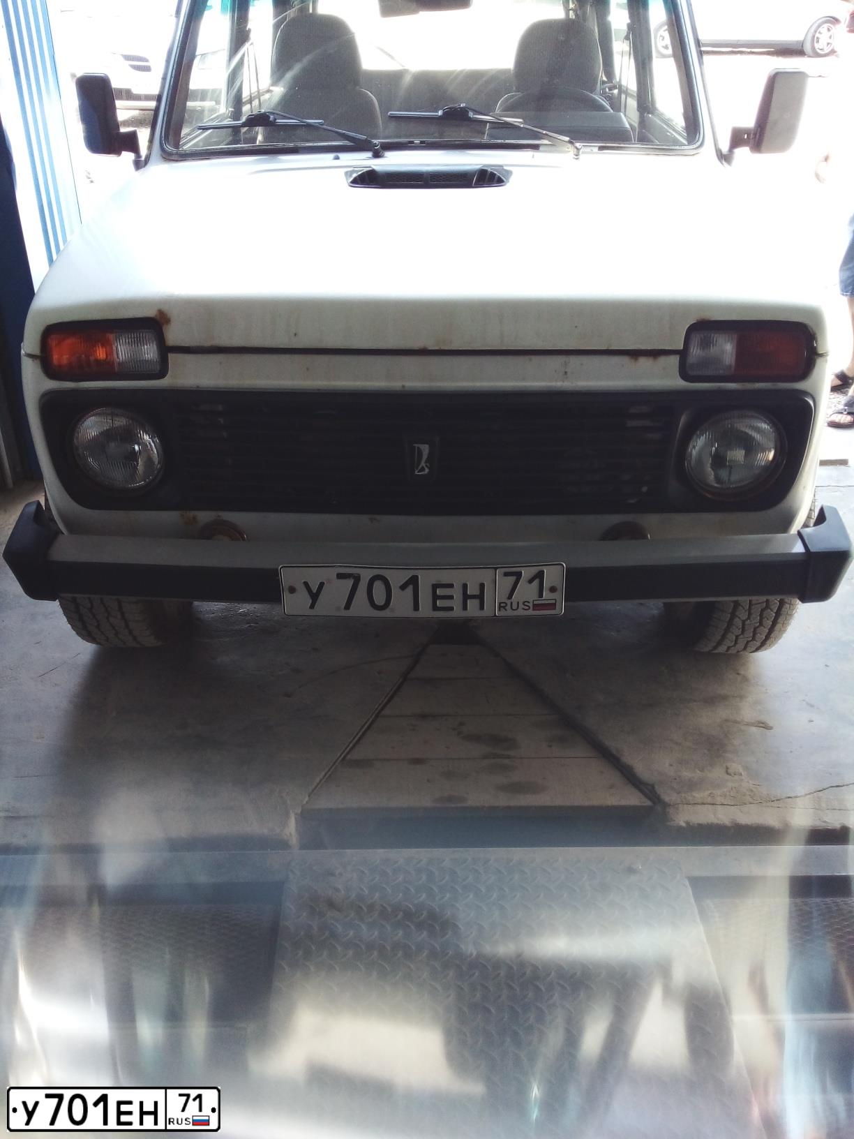 Фото автомобиля LADA 2121 NIVA, 2004 — госномер У701ЕН71. Цвет: БЕЛЫЙ ЯРКИЙ