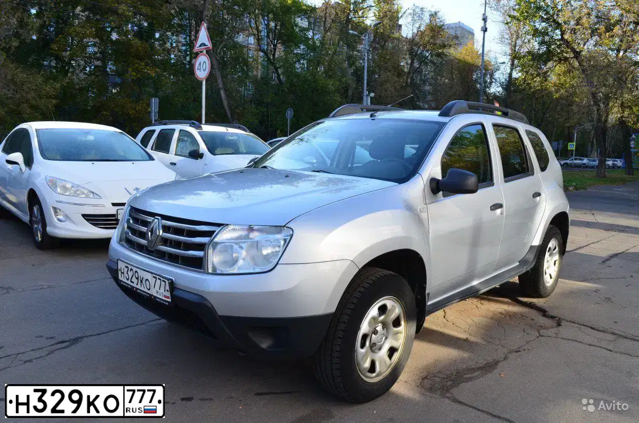 Фото автомобиля RENAULT DUSTER, 2014 — госномер С076ВН136. Цвет: СВЕТЛО-СЕРЫЙ