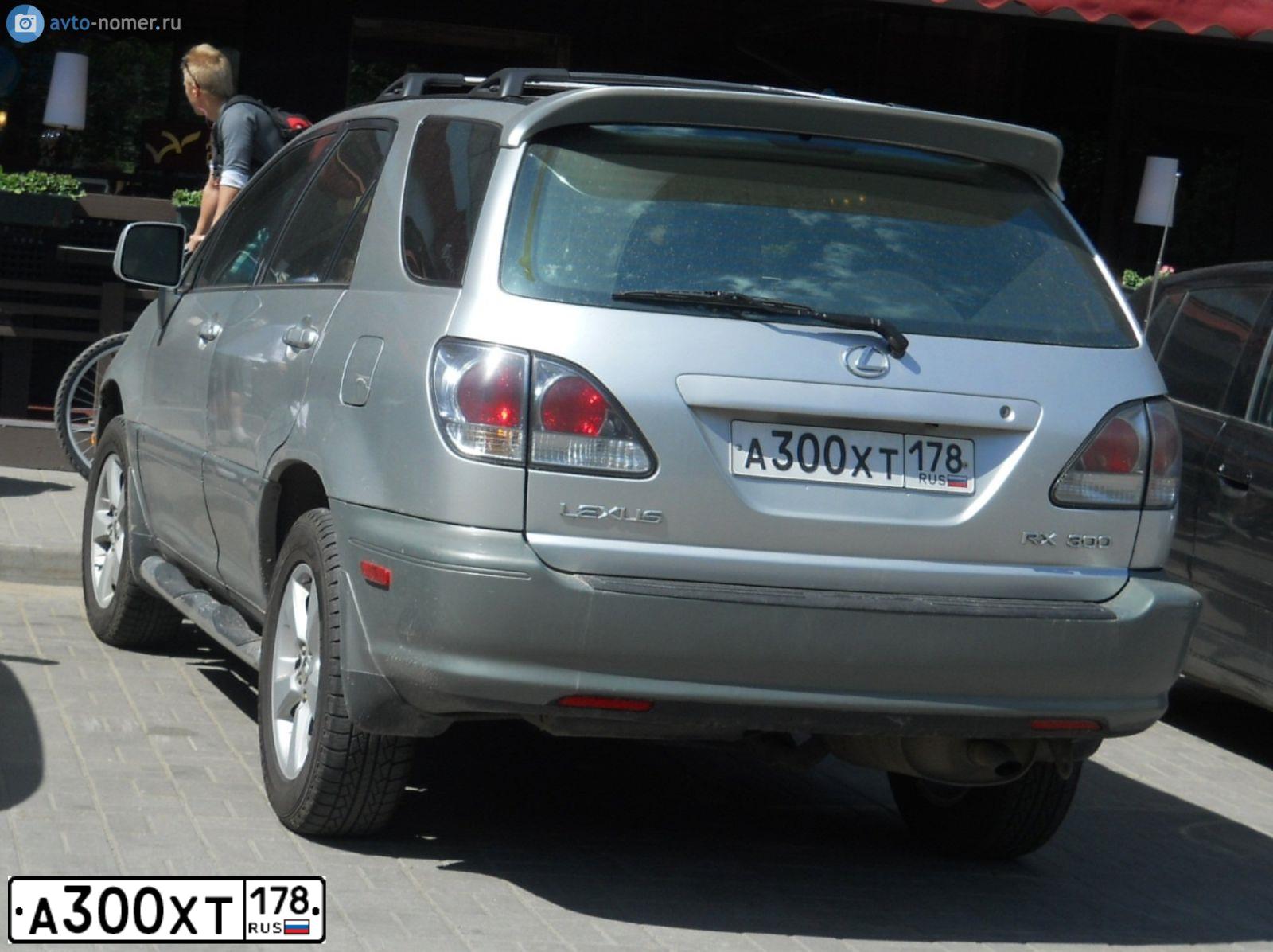 Фото автомобиля LEXUS RX, 2001 — госномер О140КМ159. Цвет: Серебристый
