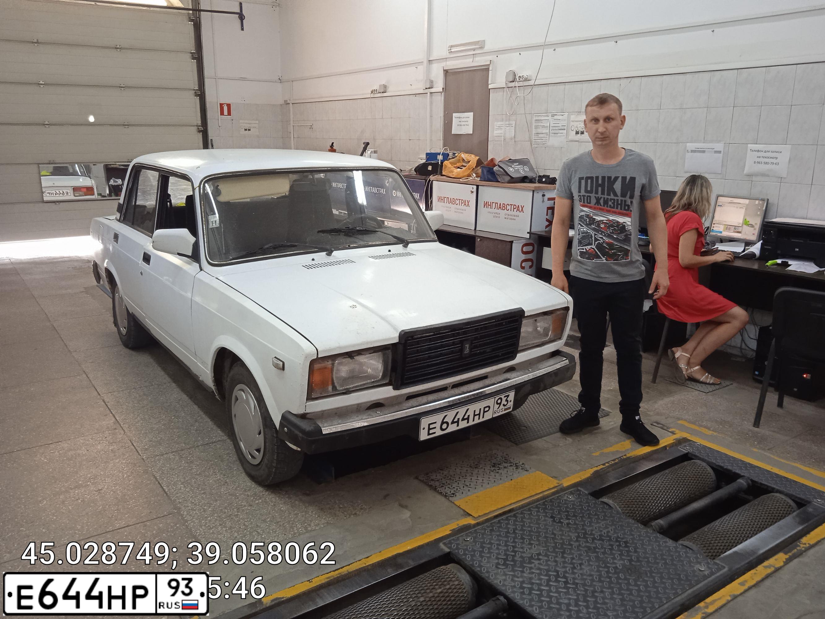 Фото автомобиля LADA 2107, 2001 — госномер Е644НР93. Цвет: ЯРКО-БЕЛЫЙ