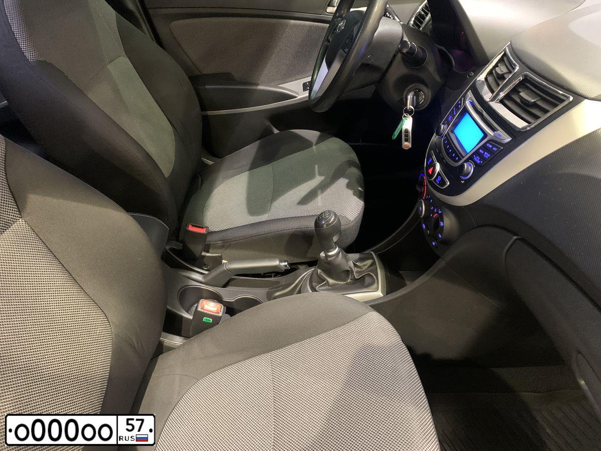 Фото автомобиля RENAULT LOGAN, 2012 — госномер С109ТА57. Цвет: БЕЛЫЙ