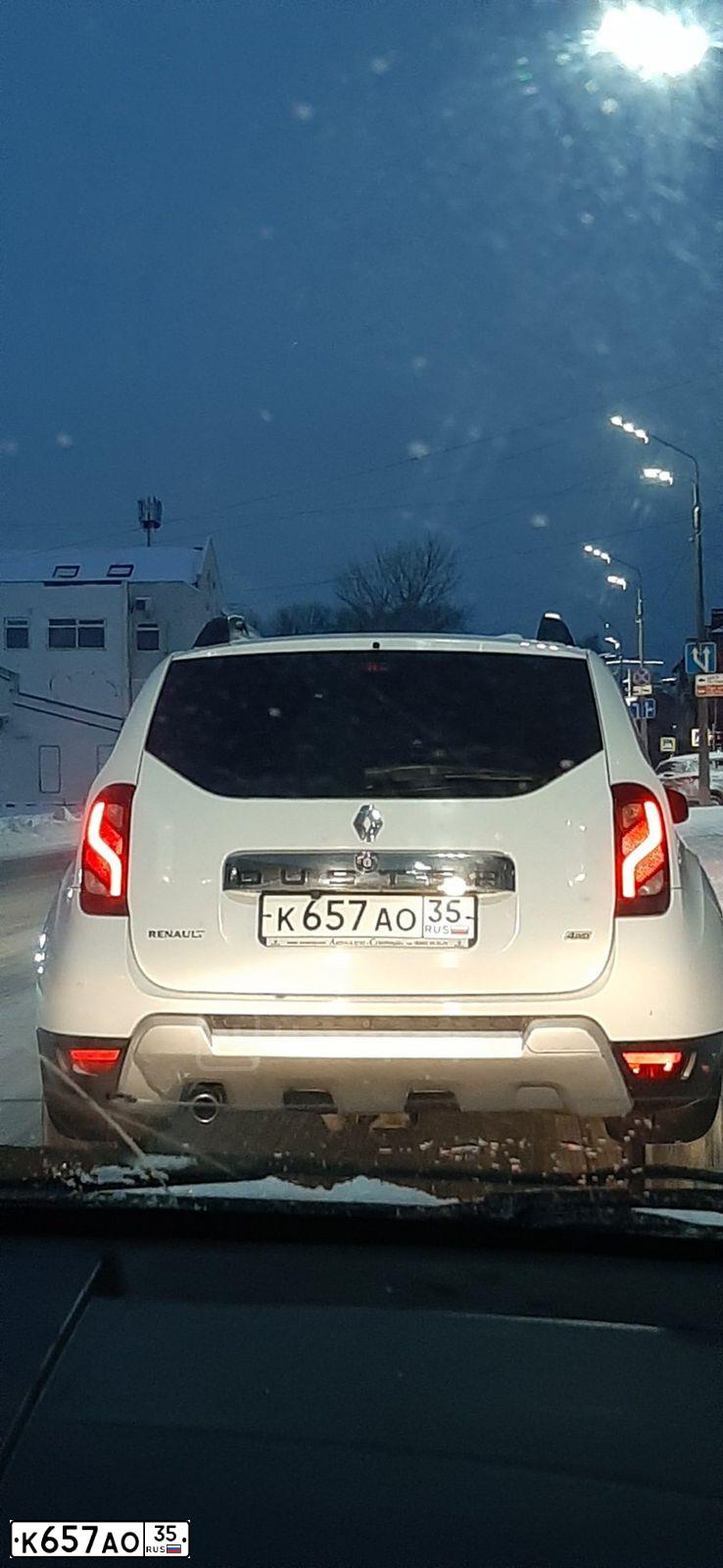 Фото автомобиля RENAULT DUSTER, 2018 — госномер К657АО35. Цвет: БЕЛЫЙ