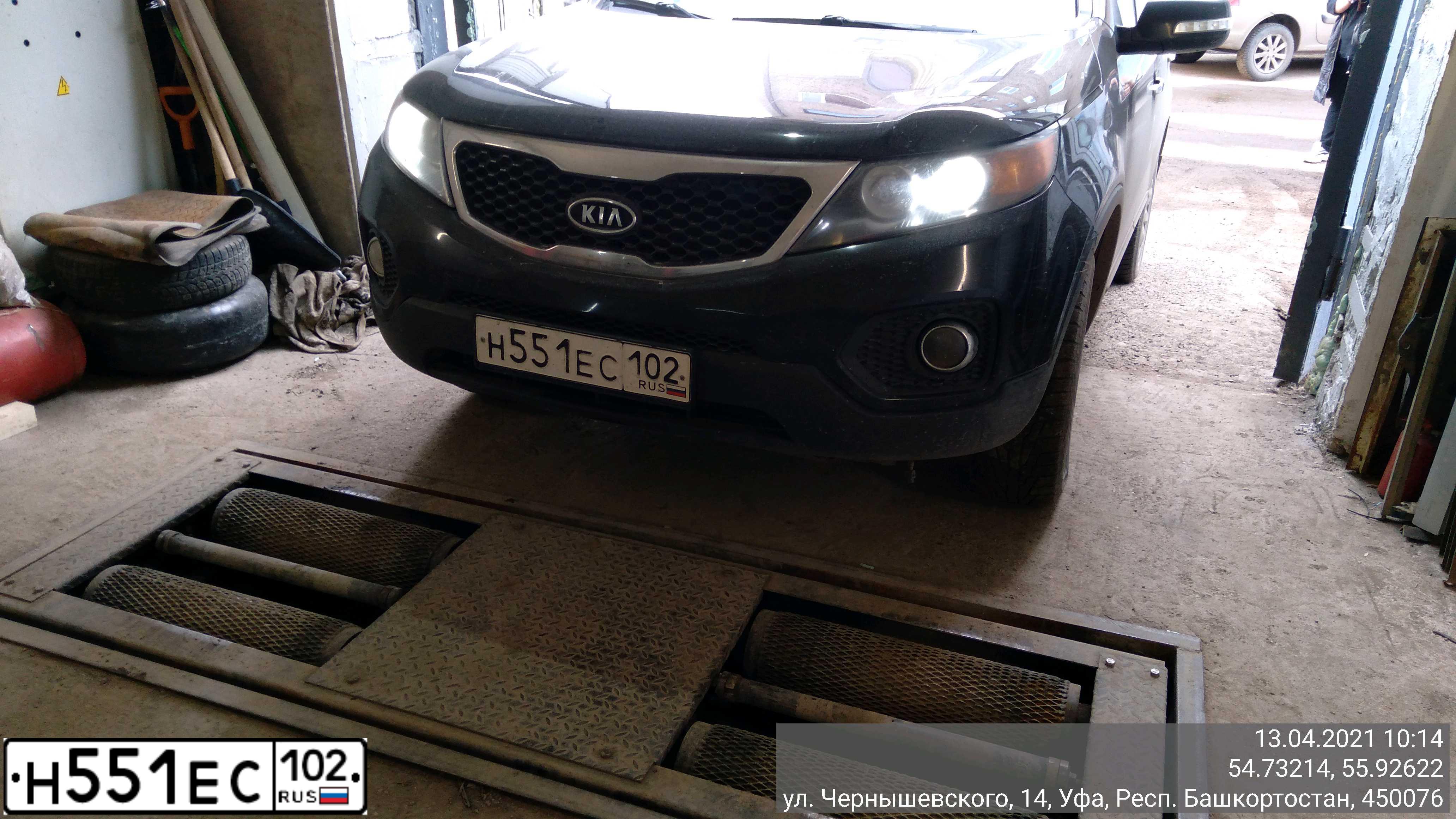 Фото автомобиля KIA SORENTO, 2011 — госномер Н408АР774. Цвет: ЧЕРНЫЙ