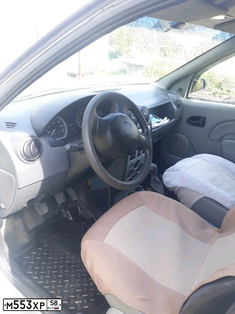 Фото автомобиля RENAULT LOGAN, 2006 — госномер М553ХР58. Цвет: СЕРЫЙ