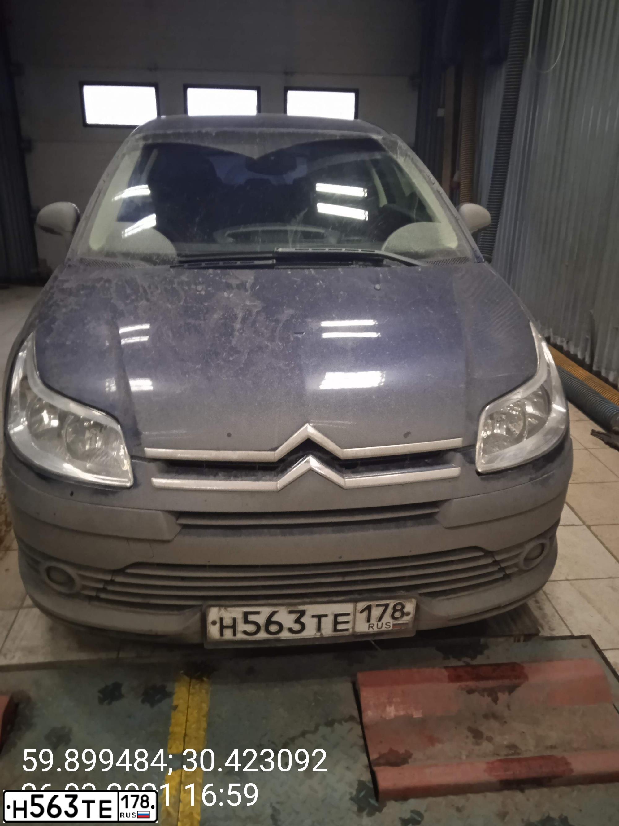 Фото автомобиля CITROEN C4, 2006 — госномер Н563ТЕ178. Цвет: ТЕМНО СИНИЙ