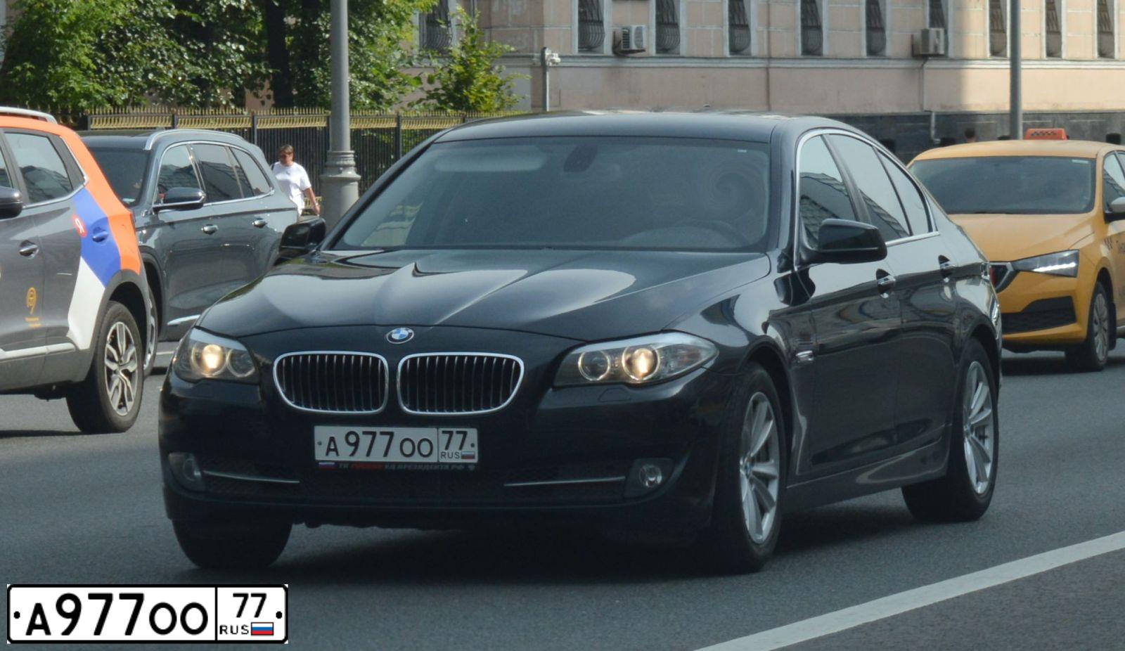 Фото автомобиля GAZ 3110 WOLGA, 2002 — госномер А977ОО77. Цвет: ЧЕРНЫЙ