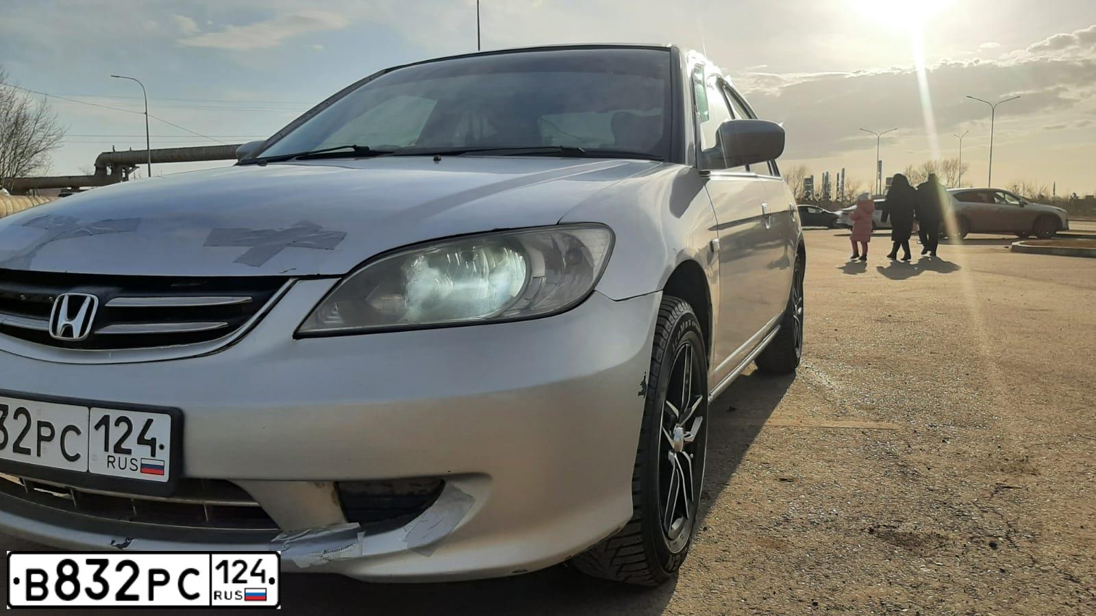 Фото автомобиля HONDA CIVIC, 2001 — госномер В832РС124. Цвет: СЕРЫЙ