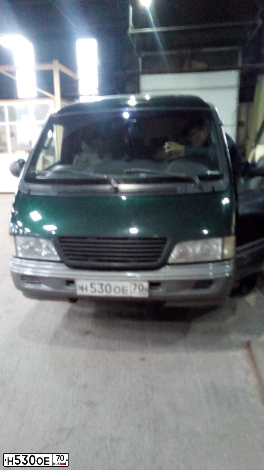 Фото автомобиля SSANGYONG ISTANA, 1999 — госномер Н520ОЕ70. Цвет: КОМБИНИРОВАННЫЙ