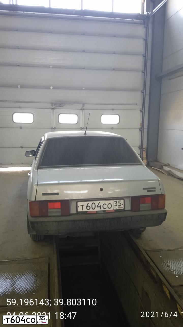 Фото автомобиля LADA 2109 SAMARA, 2004 — госномер Т604СО35. Цвет: СЕРЕБРИСТО-ЖЕЛТЫЙ