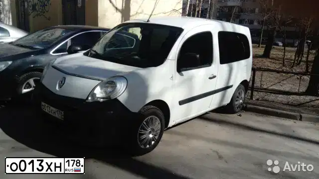 Фото автомобиля RENAULT KANGOO, 2009 — госномер А411НК51. Цвет: Белый