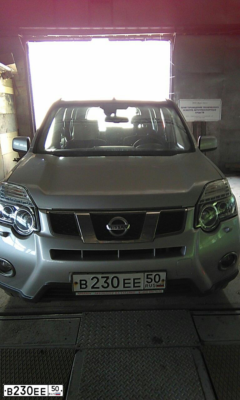 Фото автомобиля NISSAN X-TRAIL, 2013 — госномер В230ЕЕ50. Цвет: СЕРЫЙ
