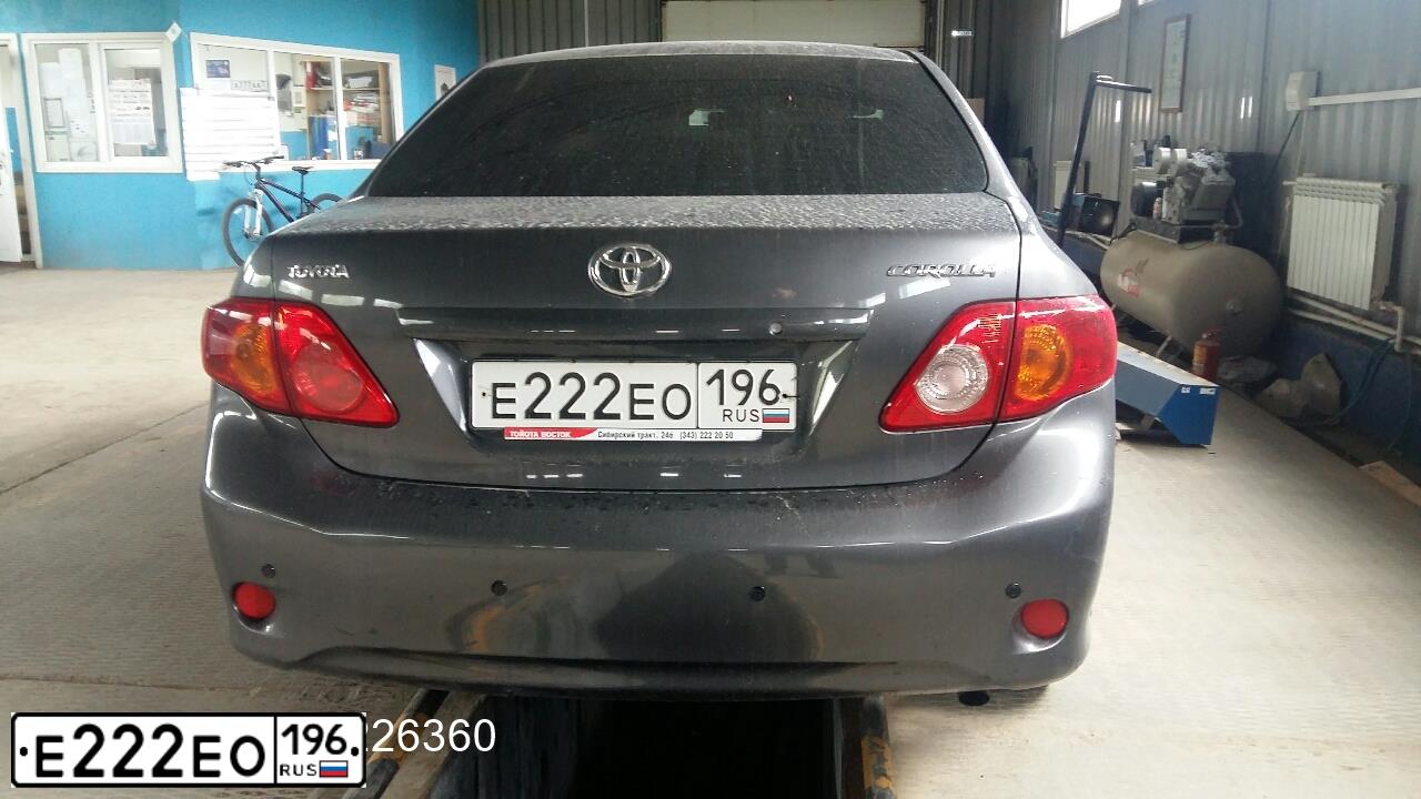 Фото автомобиля TOYOTA COROLLA, 2007 — госномер Е222ЕО196. Цвет: СЕРЫЙ