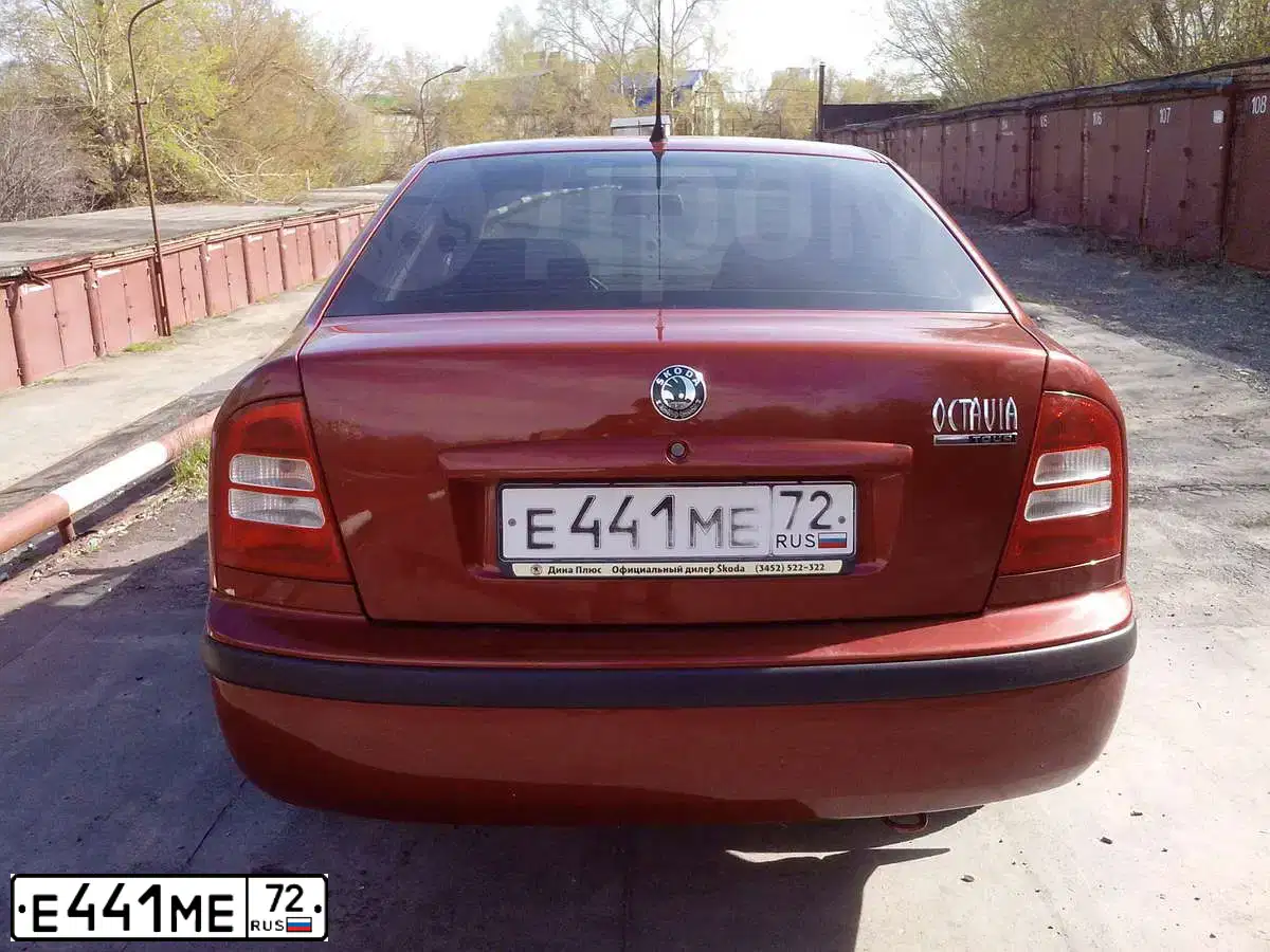 Фото автомобиля SKODA OCTAVIA, 2006 — госномер У709КР72. Цвет: Красный