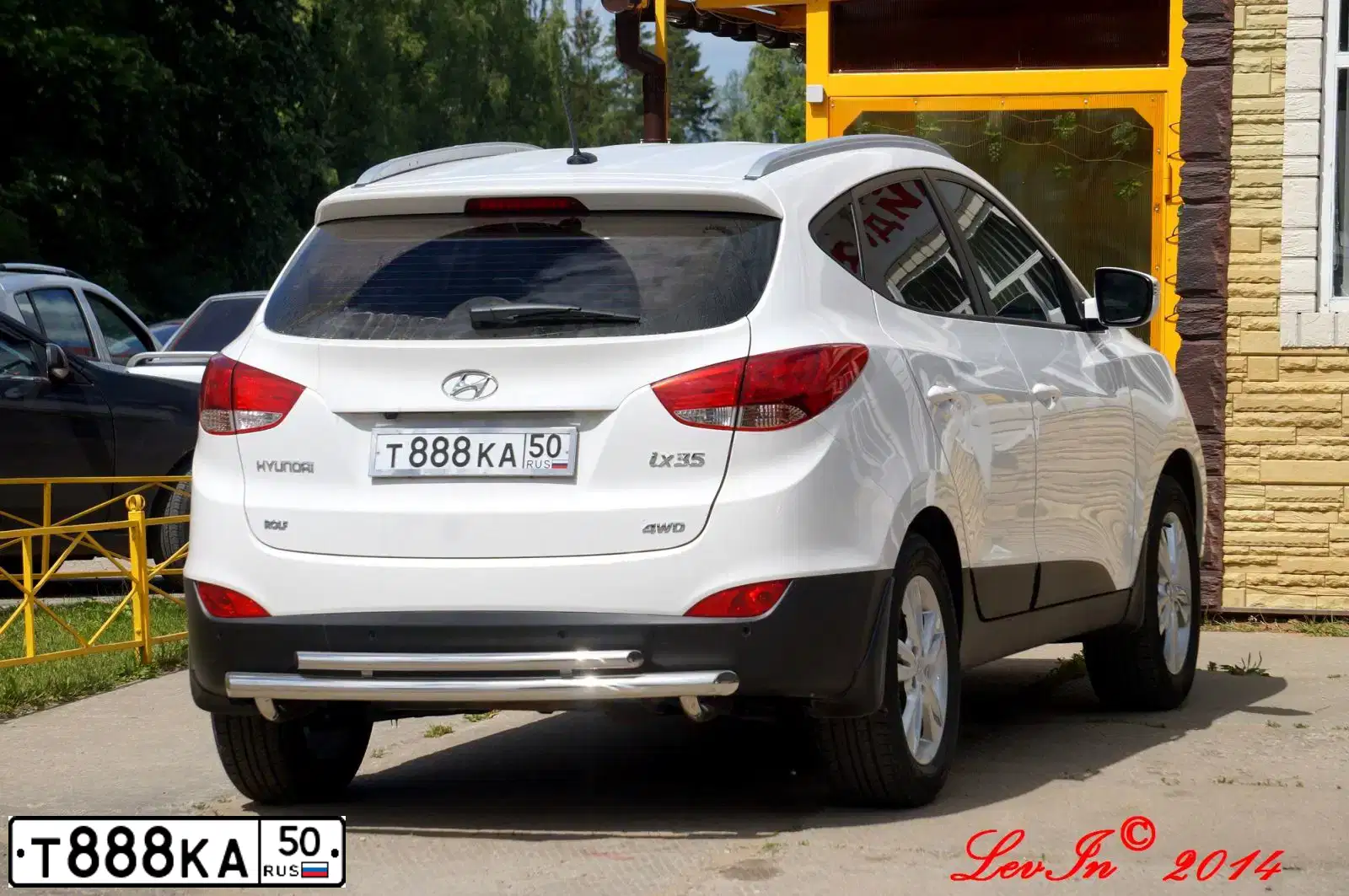 Фото автомобиля HYUNDAI IX35, 2013 — госномер Т888КА50. Цвет: БЕЛЫЙ