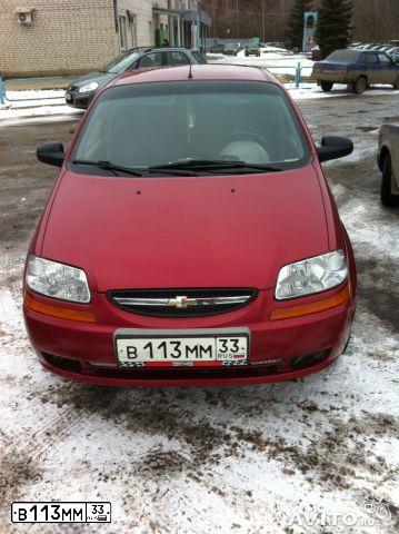 Фото автомобиля CHEVROLET AVEO, 2004 — госномер А672МУ252. Цвет: Красный