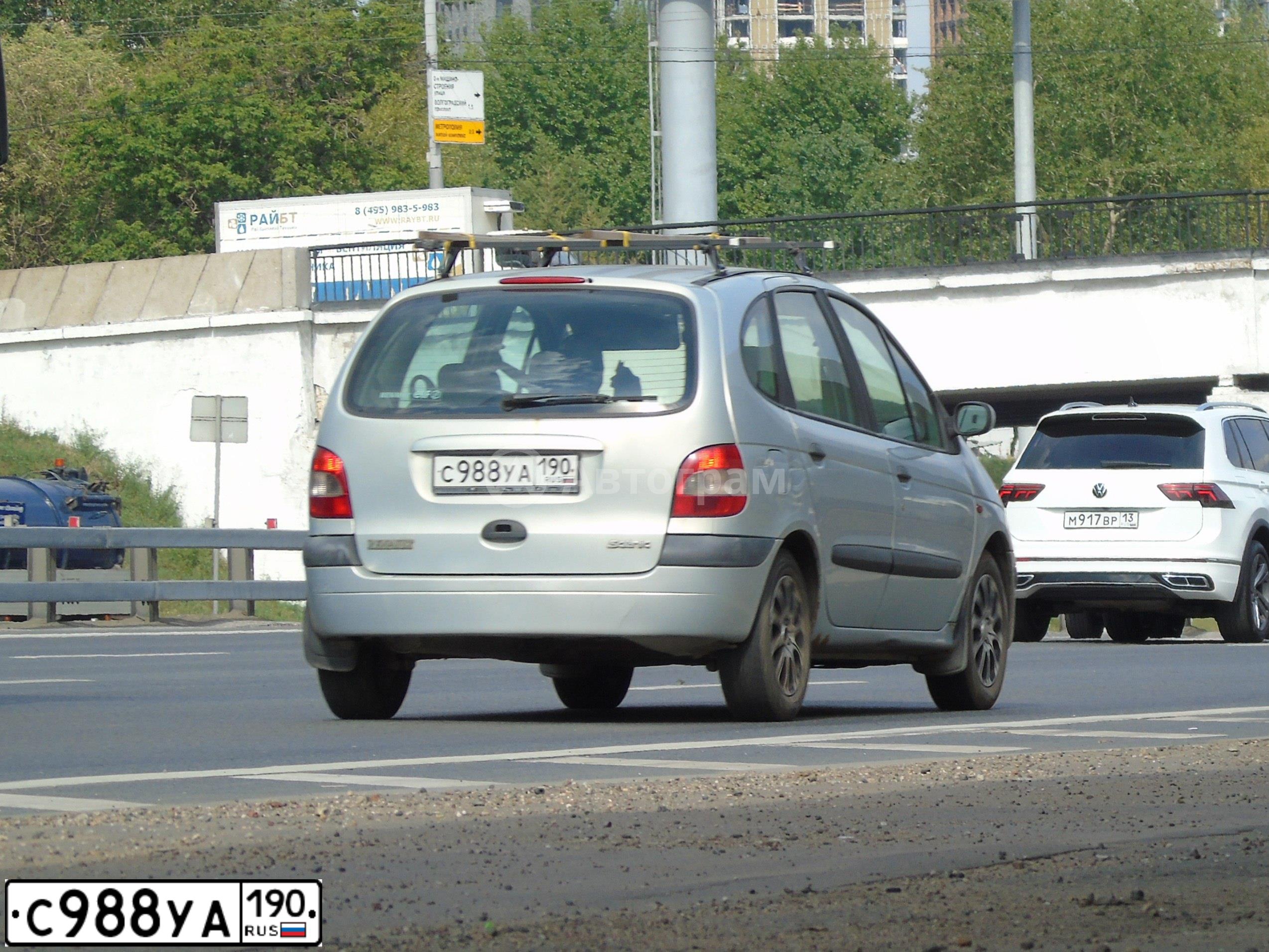 Фото автомобиля RENAULT MEGANE /GRAND/ SCENIC, 2001 — госномер Е696УР97. Цвет: СЕРО-ГОЛУБОЙ