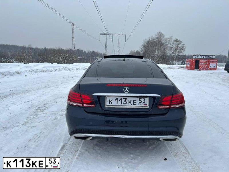 Фото автомобиля MERCEDES E-KLASSE, 2014 — госномер К113КЕ53. Цвет: синий