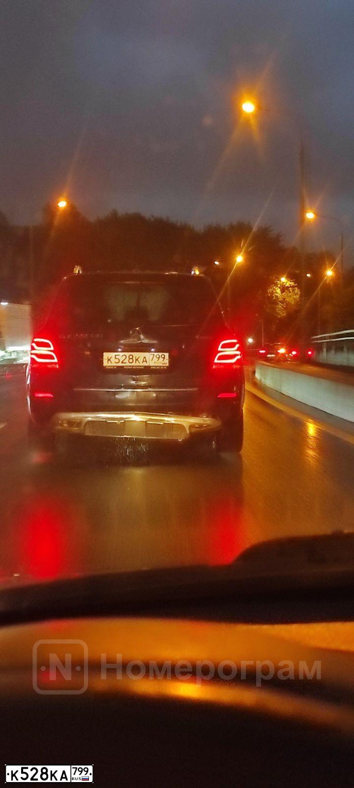 Фото автомобиля MERCEDES GLK-KLASSE, 2013 — госномер К528КА799. Цвет: синий