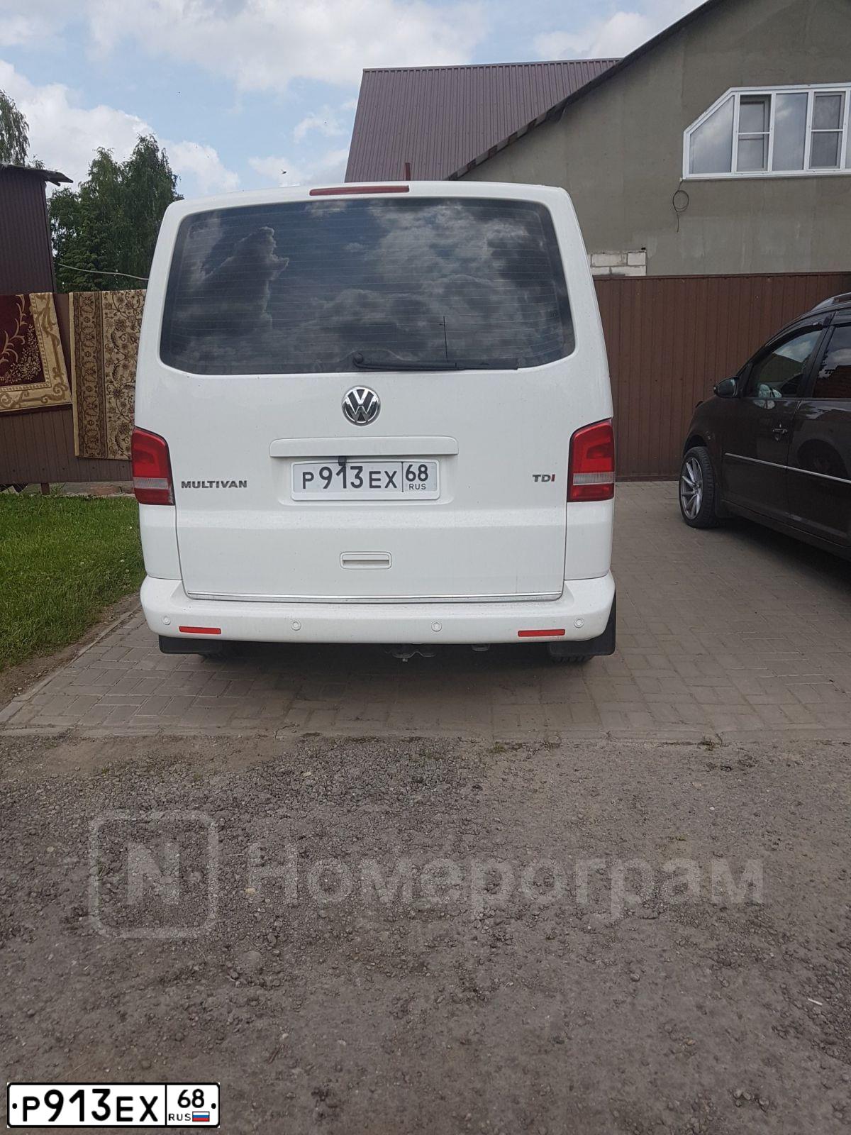 Фото автомобиля VOLKSWAGEN MULTIVAN, 2011 — госномер Е386НА154. Цвет: Белый