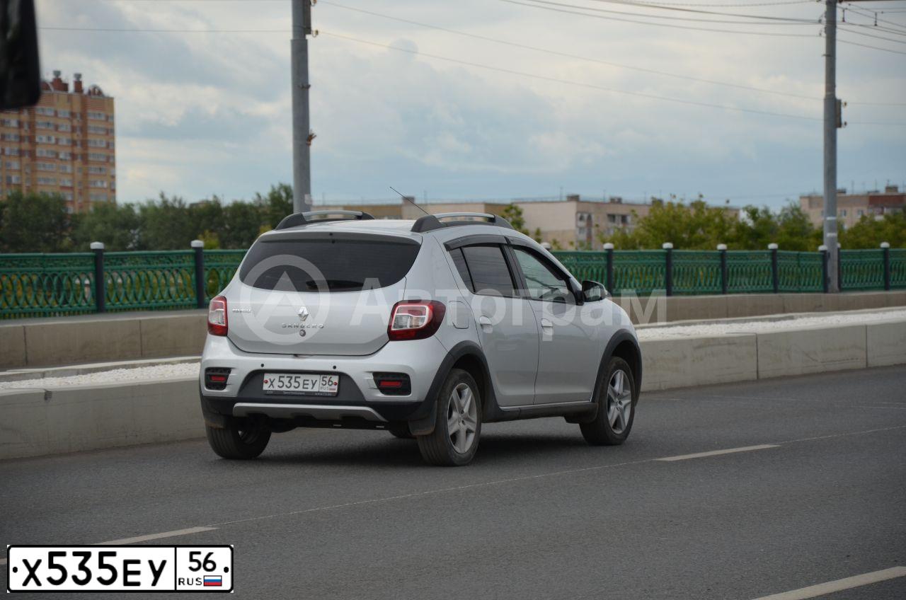 Фото автомобиля RENAULT SANDERO, 2017 — госномер Х535ЕУ56. Цвет: СВЕТЛО-СЕРЫЙ