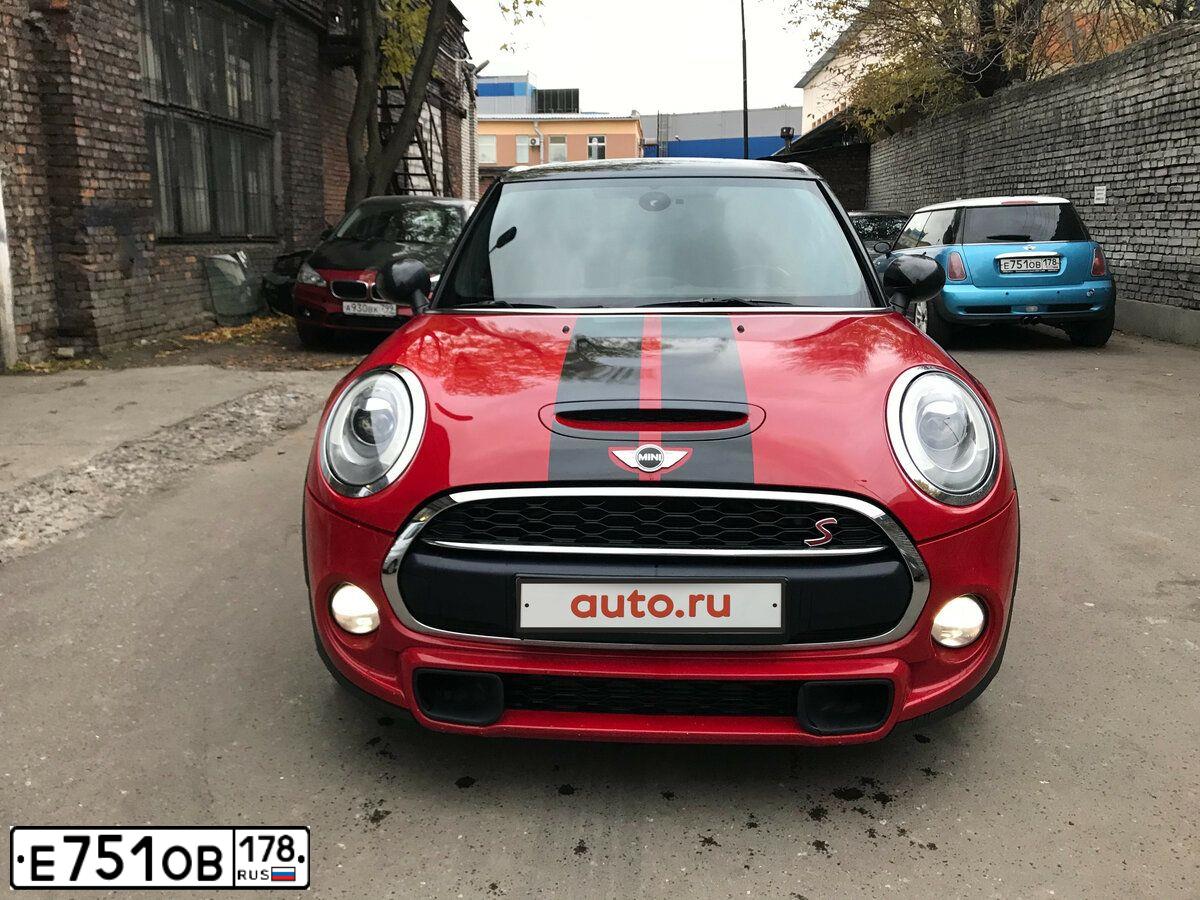 Фото автомобиля MINI MINI, 2003 — госномер К795АУ198. Цвет: голубой
