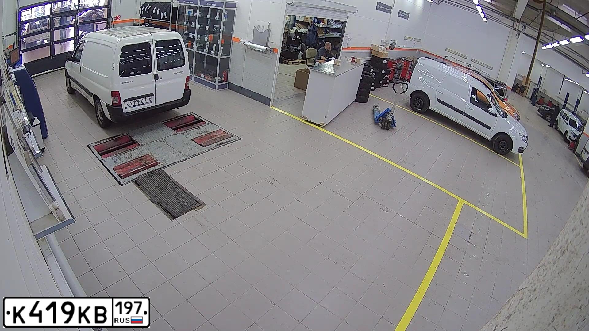 Фото автомобиля PEUGEOT PARTNER, 2010 — госномер К419КВ197. Цвет: БЕЛЫЙ
