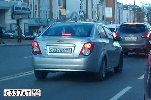 Фото автомобиля CHEVROLET AVEO, 2012 — госномер Е831ЕА134. Цвет: серебристый