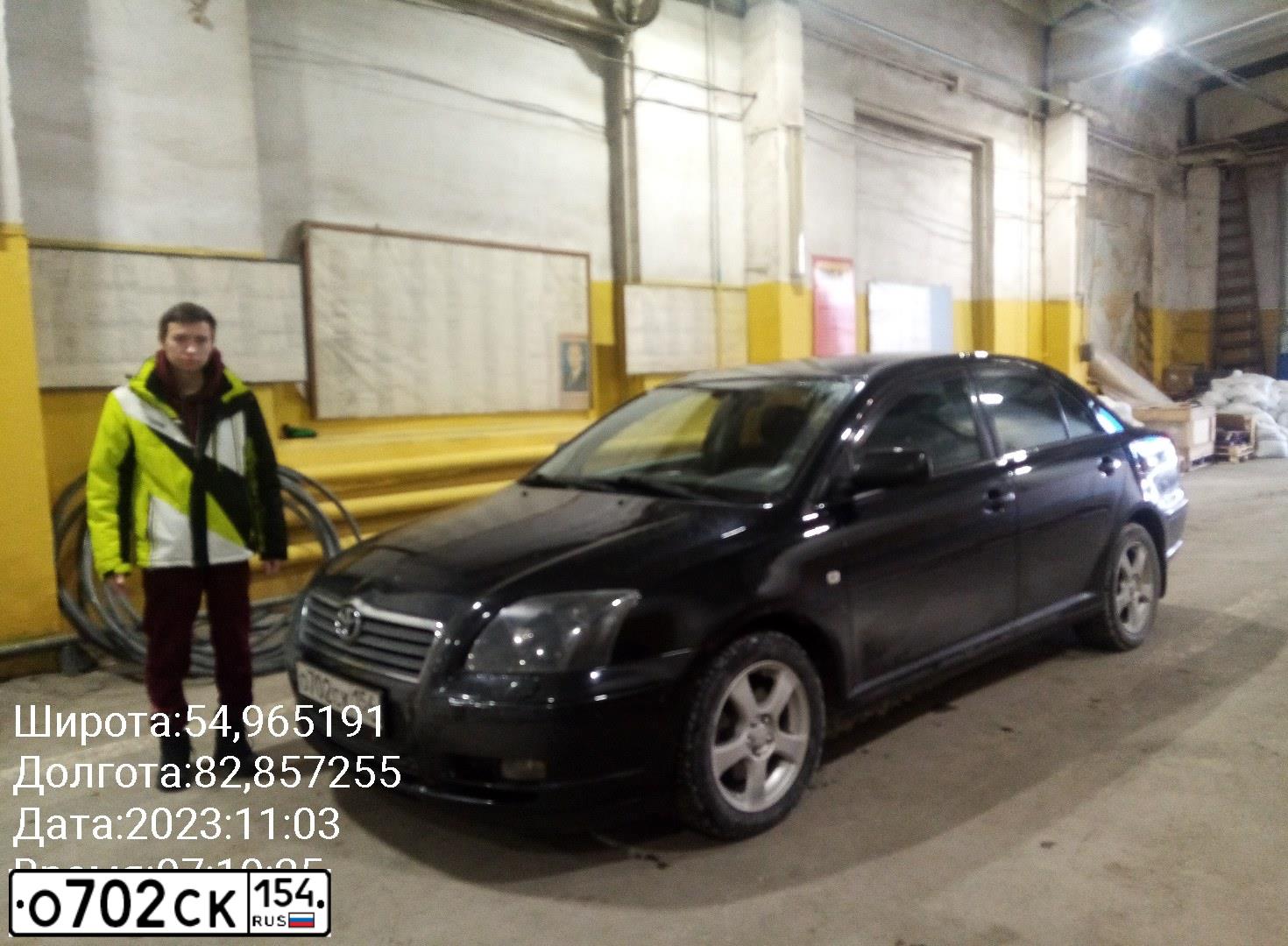 Фото автомобиля TOYOTA AVENSIS, 2004 — госномер О702СК154. Цвет: ЧЕРНЫЙ