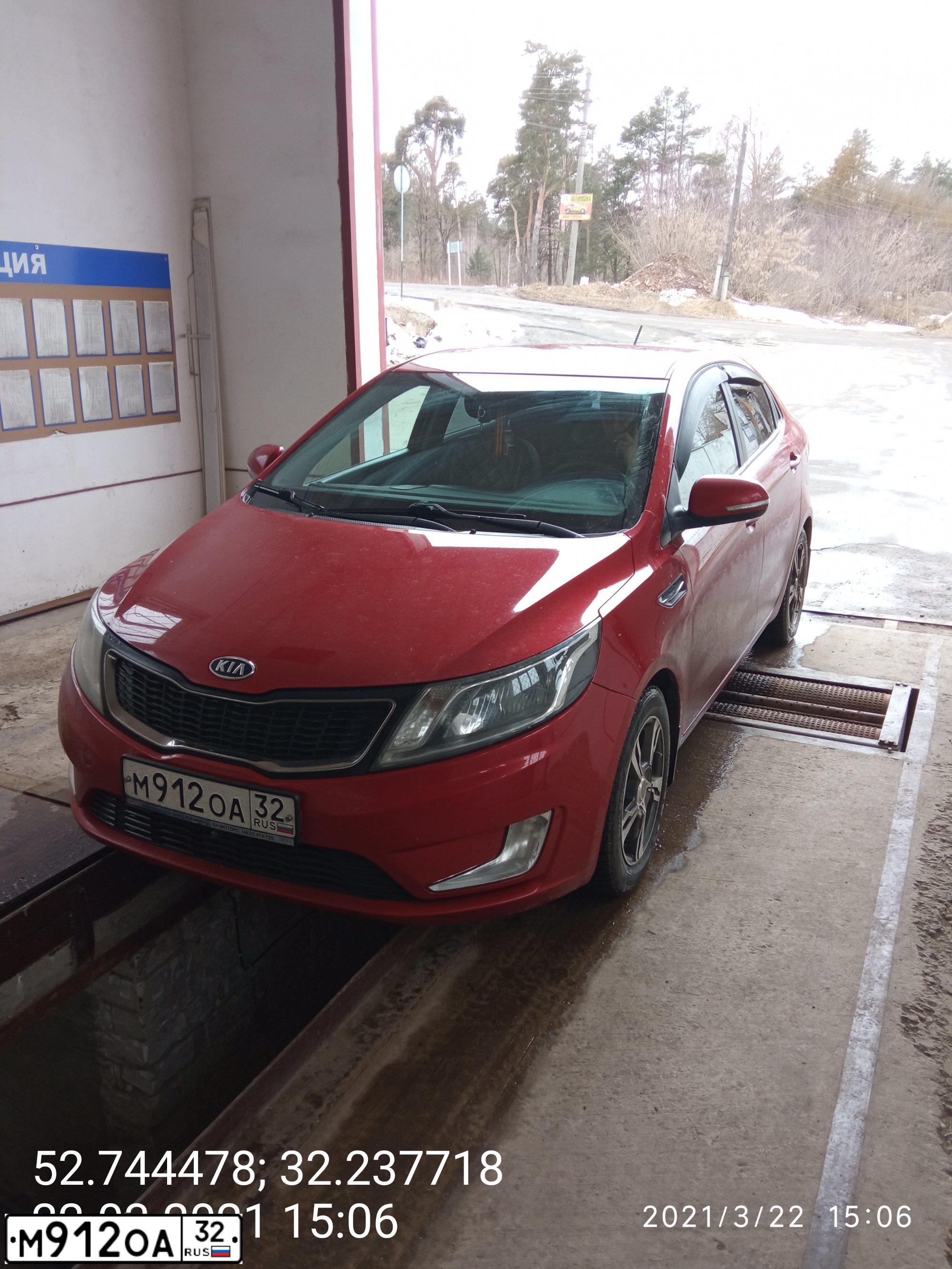 Фото автомобиля KIA RIO, 2013 — госномер М912ОА32. Цвет: КРАСНЫЙ