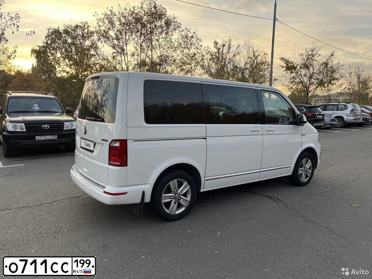 Фото автомобиля TOYOTA LANDCRUISER, 2003 — госномер О711СС199. Цвет: ЧЕРНЫЙ