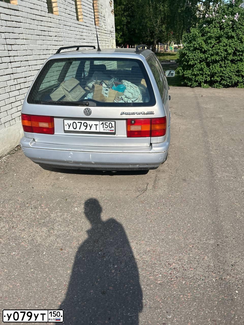 Фото автомобиля VOLKSWAGEN PASSAT, 1995 — госномер У079УТ150. Цвет: СЕРЕБРИСТЫЙ МЕТАЛЛИК