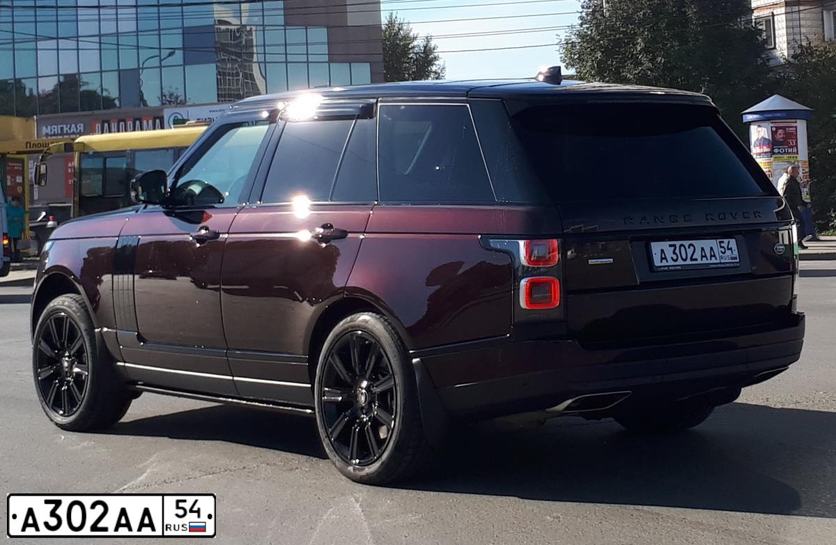 Фото автомобиля LANDROVER RANGE ROVER, 2018 — госномер А302АА54. Цвет: ТЕМНО БОРДОВЫЙ