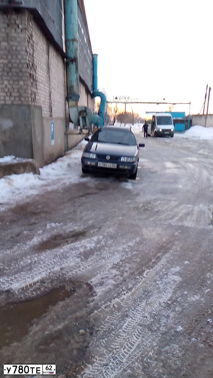 Фото автомобиля VOLKSWAGEN PASSAT, 1995 — госномер У780ТЕ62. Цвет: синий