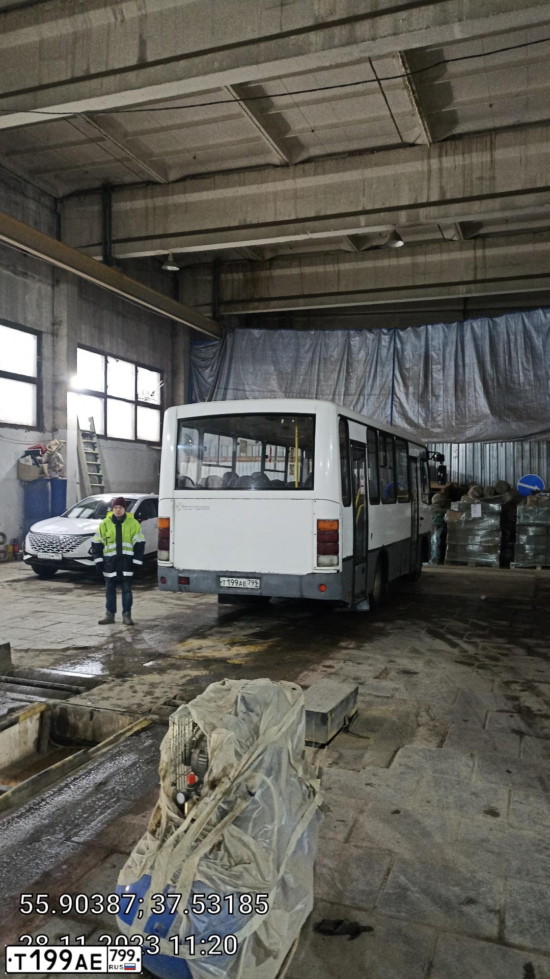 Фото автомобиля ПАЗ 3204, 2017 — госномер К667КМ01. Цвет: Белый