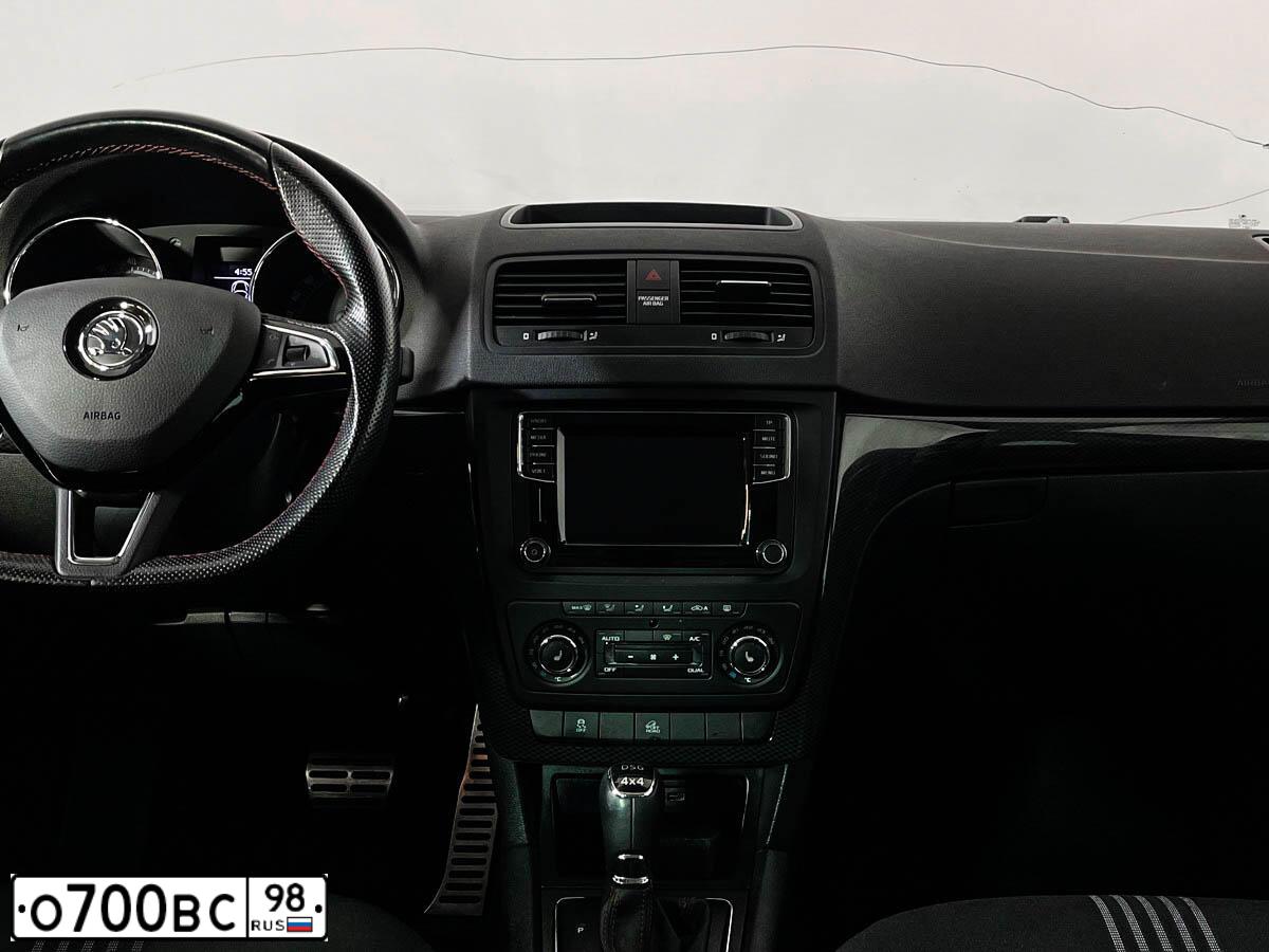 Фото автомобиля SKODA FABIA, 2009 — госномер Х264ОТ178. Цвет: Красный