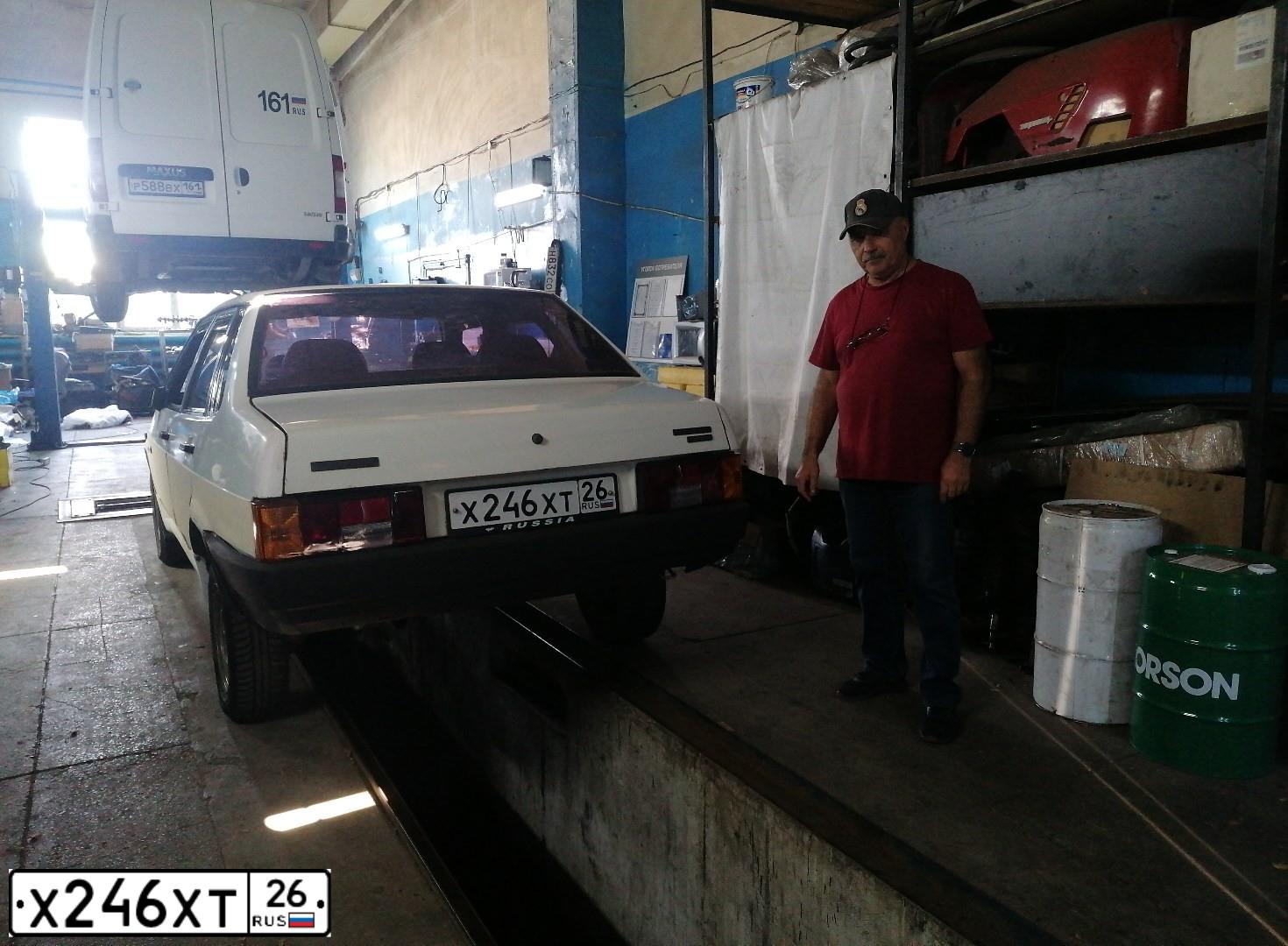 Фото автомобиля LADA 21099, 1996 — госномер Р931МХ126. Цвет: Белый