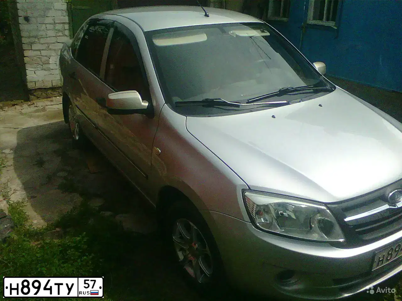 Фото автомобиля LADA 2190 GRANTA, 2012 — госномер Х864ВМ136. Цвет: Серебристый