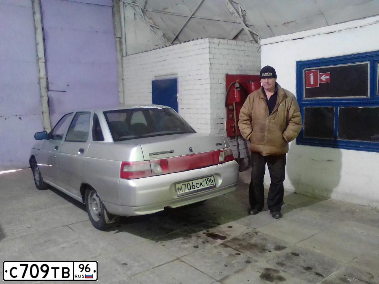 Фото автомобиля LADA 2110 LADA, 2007 — госномер М706ОК196. Цвет: СВЕТЛО-СЕРЫЙ
