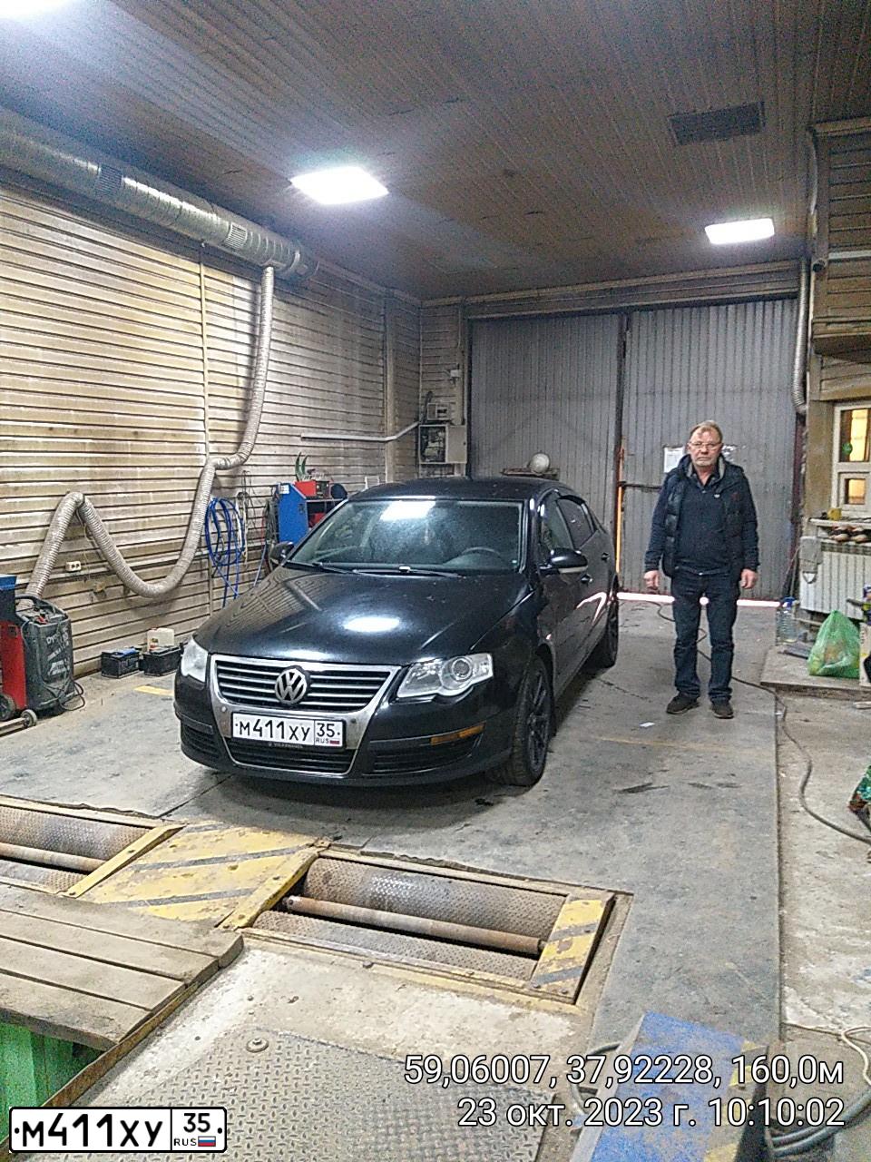 Фото автомобиля VOLKSWAGEN PASSAT, 2008 — госномер Е808УЕ35. Цвет: ЧЕРНЫЙ