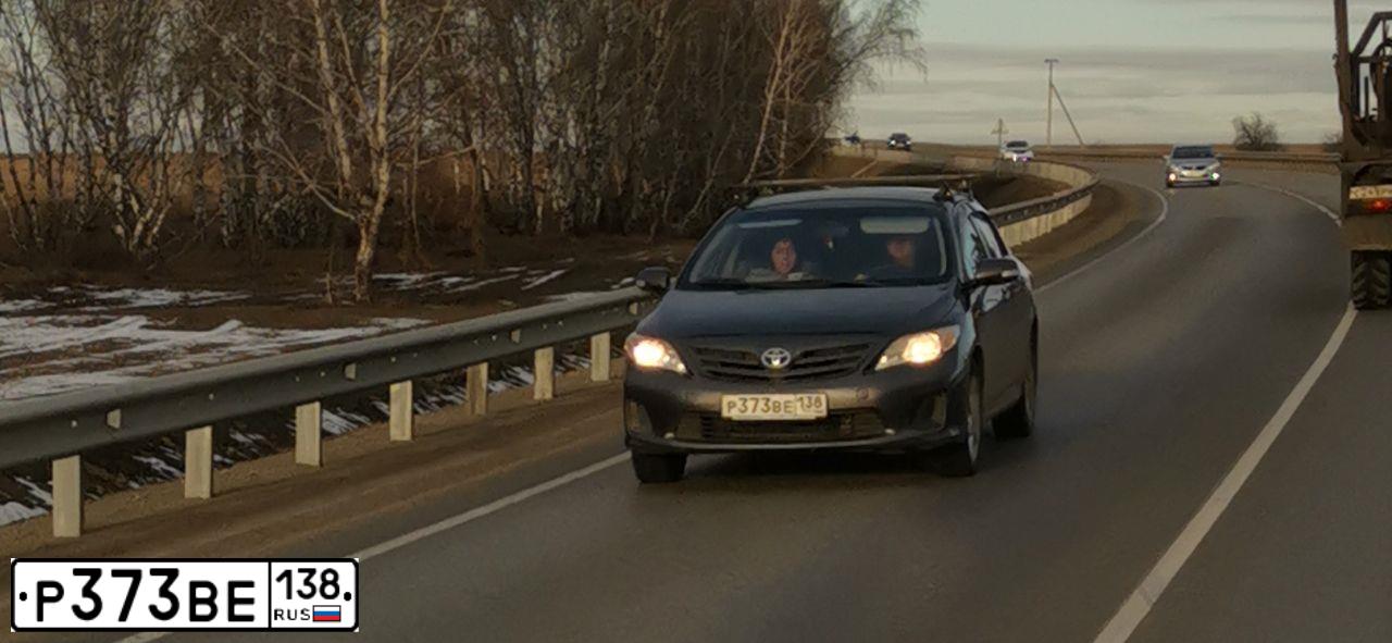 Фото автомобиля TOYOTA COROLLA, 2011 — госномер Р373ВЕ138. Цвет: СЕРЫЙ