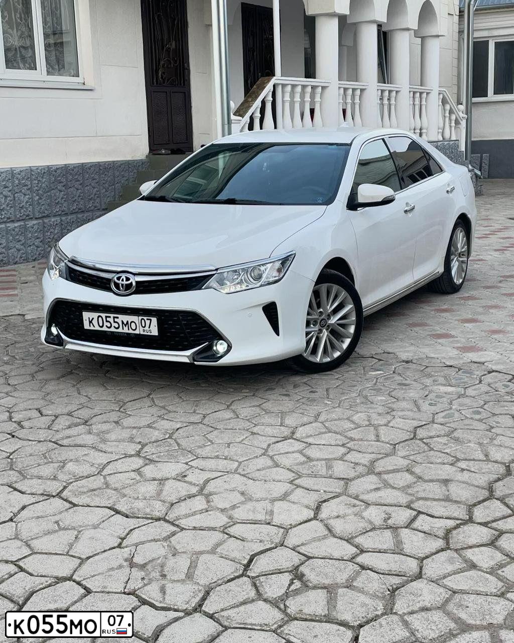 Фото автомобиля TOYOTA CAMRY, 2012 — госномер К055МО07. Цвет: Белый