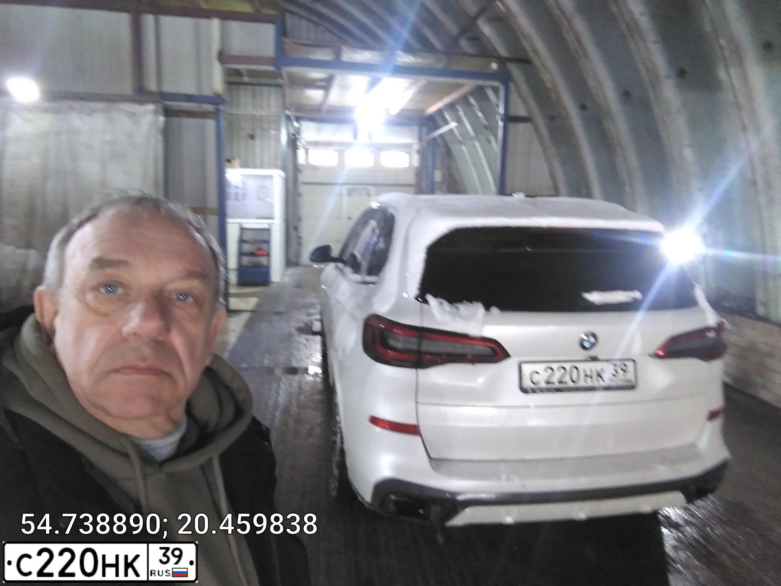 Фото автомобиля BMW X5, 2019 — госномер К888ОО39. Цвет: БЕЛЫЙ МЕТАЛЛИК