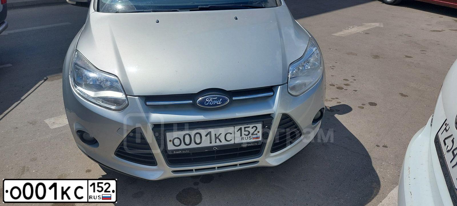 Фото автомобиля FORD FOCUS, 2013 — госномер О001КС152. Цвет: СЕРЫЙ